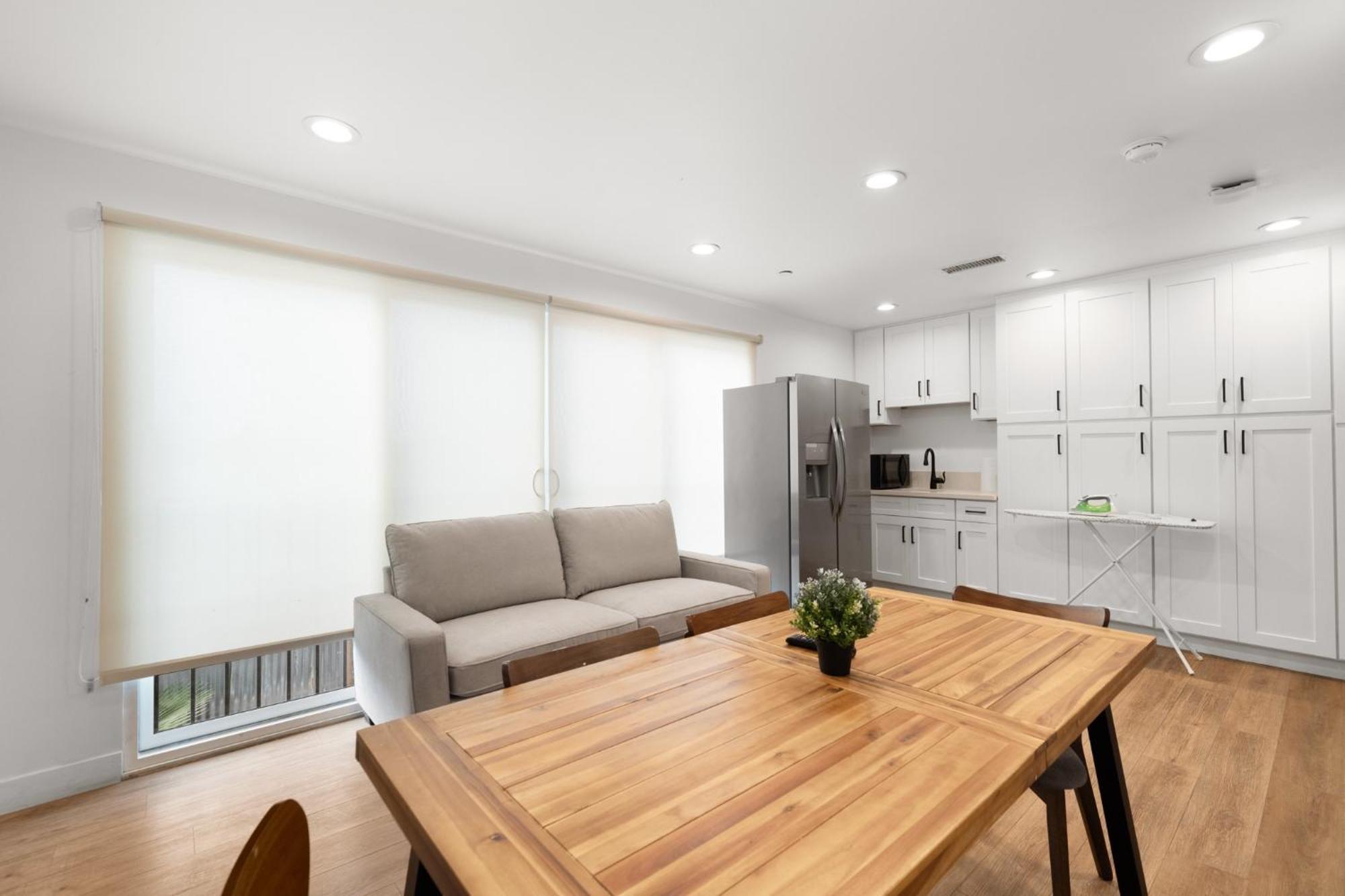 Charming Urban Retreat Near Usc In La- Private Room With Share Living Room With Kitchen Los Angeles Extérieur photo